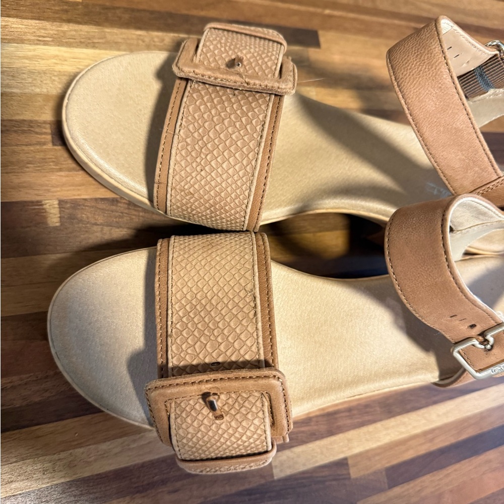 Dr. Scholl's Beige Textured Strap Sandals